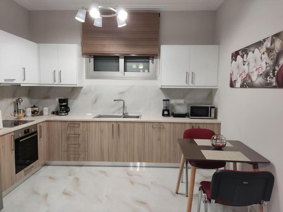 Ebony And Ivory Suites Drosziá Kültér fotó